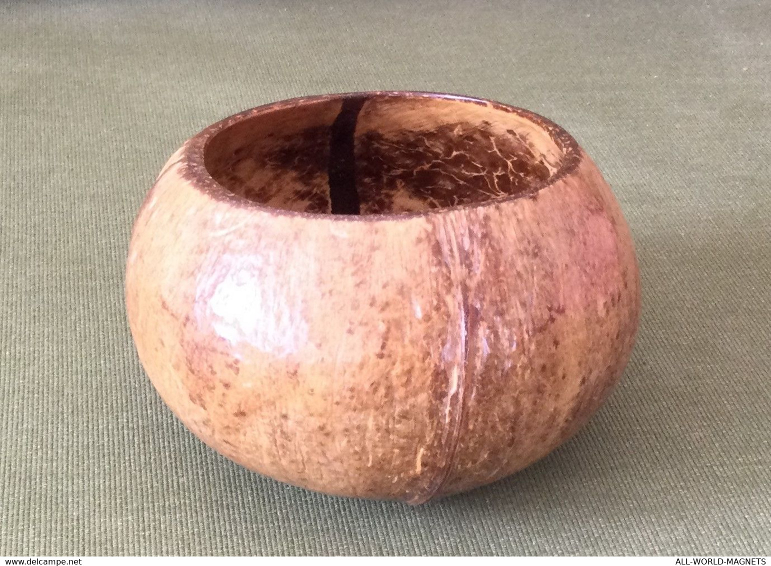 Handmade Decorative Coconut Bowl From Seychelles - Portate