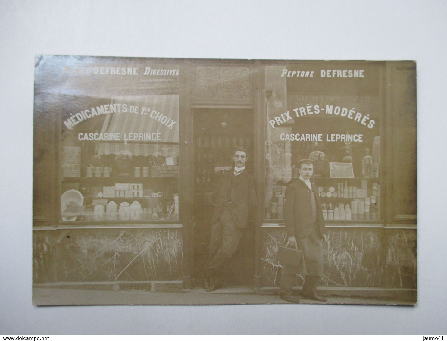 PARIS  -    PHARMACIENS  DEVANT  LEUR  BOUTIQUE  ...  CARTE  PHOTO      .....             TTB - Ambachten In Parijs