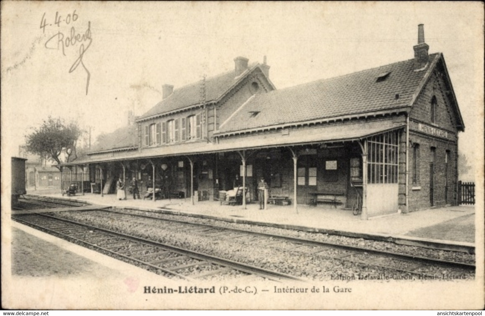 CPA Hénin Liétard Pas De Calais, Interieur De La Gare, Bahnhof Von Der Gleisseite - Treinen