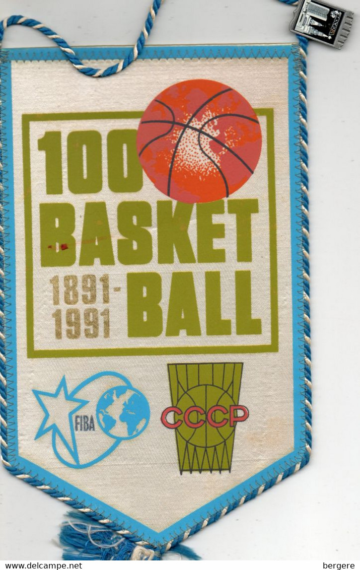 Basket Russe. Urss - Fanions - 100 Ans - 1891-1991 Avec Médaille Fer - Mockba - Cccp - - Uniformes, Recordatorios & Misc