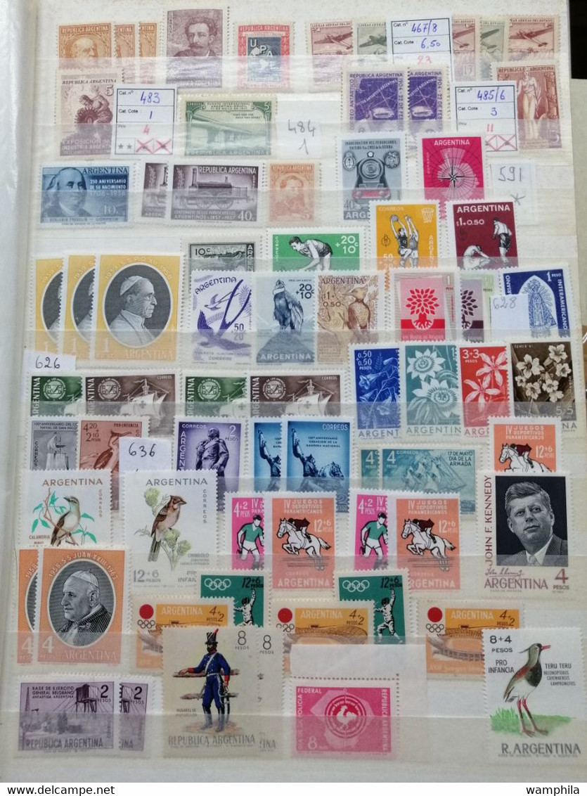 Argentine Une Collection Dans Un Classeur Timbres Neufs** 1930/2008 Cote 930€ - Collections, Lots & Séries