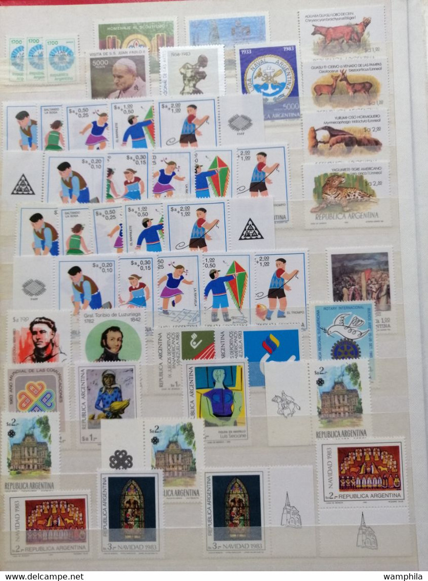 Argentine Une Collection Dans Un Classeur Timbres Neufs** 1930/2008 Cote 930€ - Collections, Lots & Series