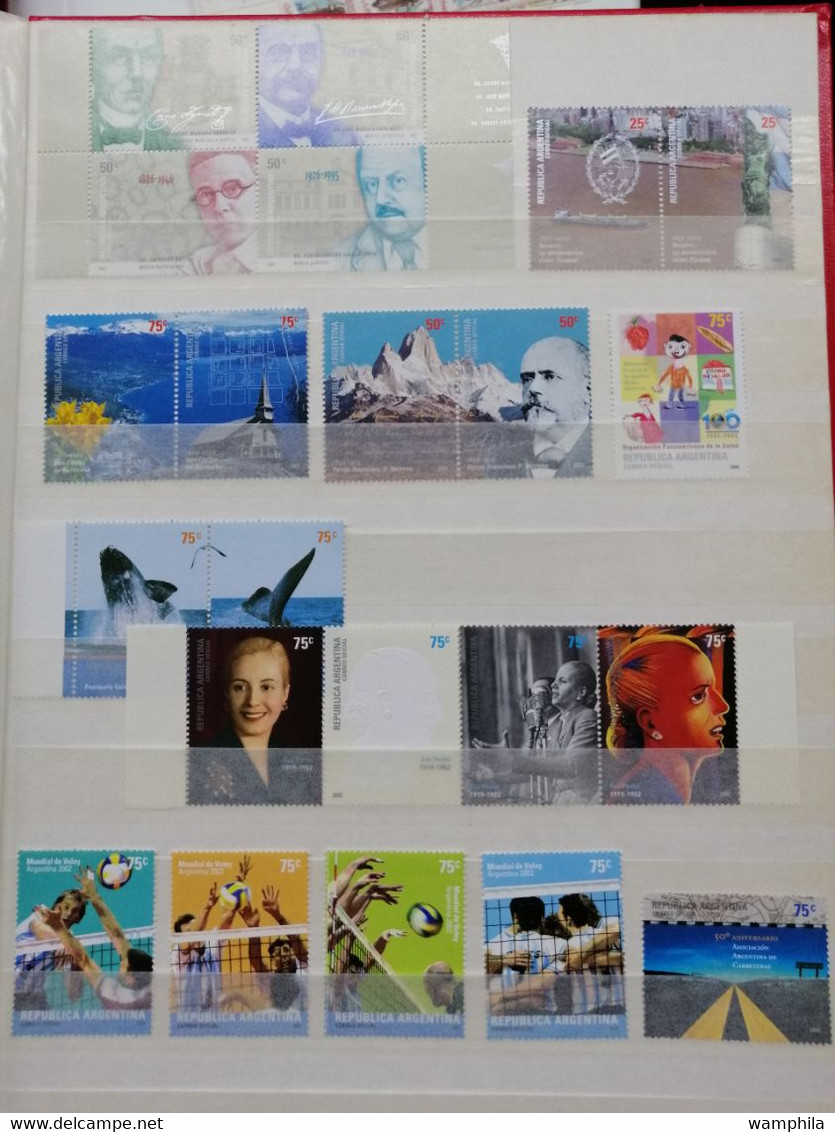 Argentine une collection dans un classeur timbres neufs** 1930/2008 cote 930€