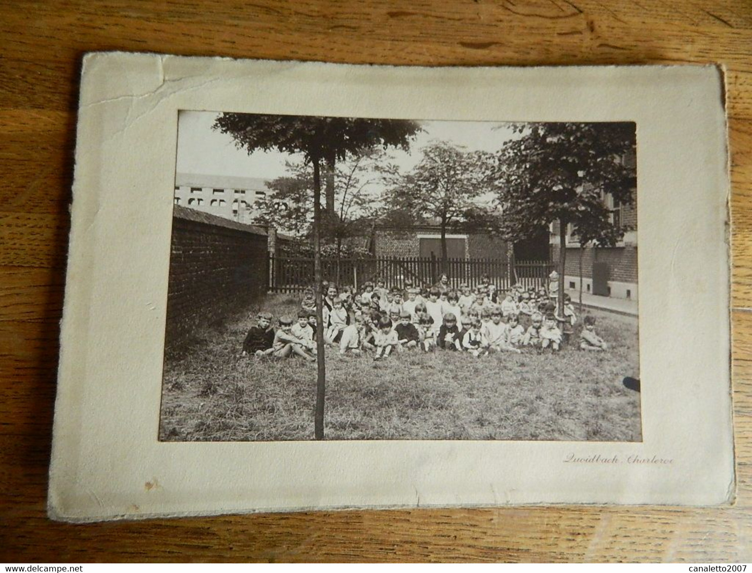 CHARLEROI ET ENVIRONS ??:TRES BELLE PHOTO 12X18 SUR CARTON D'UNE ECOLE ENFANTS FAIT PAR QUOIDBACH CHARLEROI - Charleroi