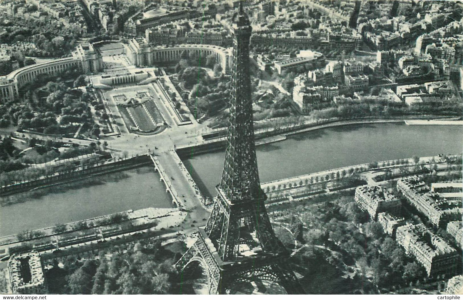 Pakistan - Timbres Sur Carte Postale De La Tour Eiffel à Paris - Pakistan
