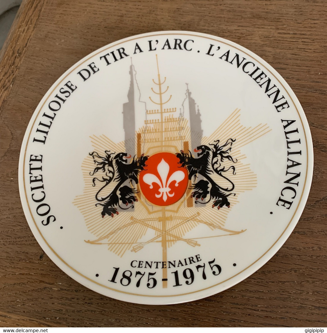 Ancienne Assiette Société Lilloise Tir à L Arc Centenaire 1875-1975 Lion Des Flandres Porcelaine Lanternier Limoges - Boogschieten