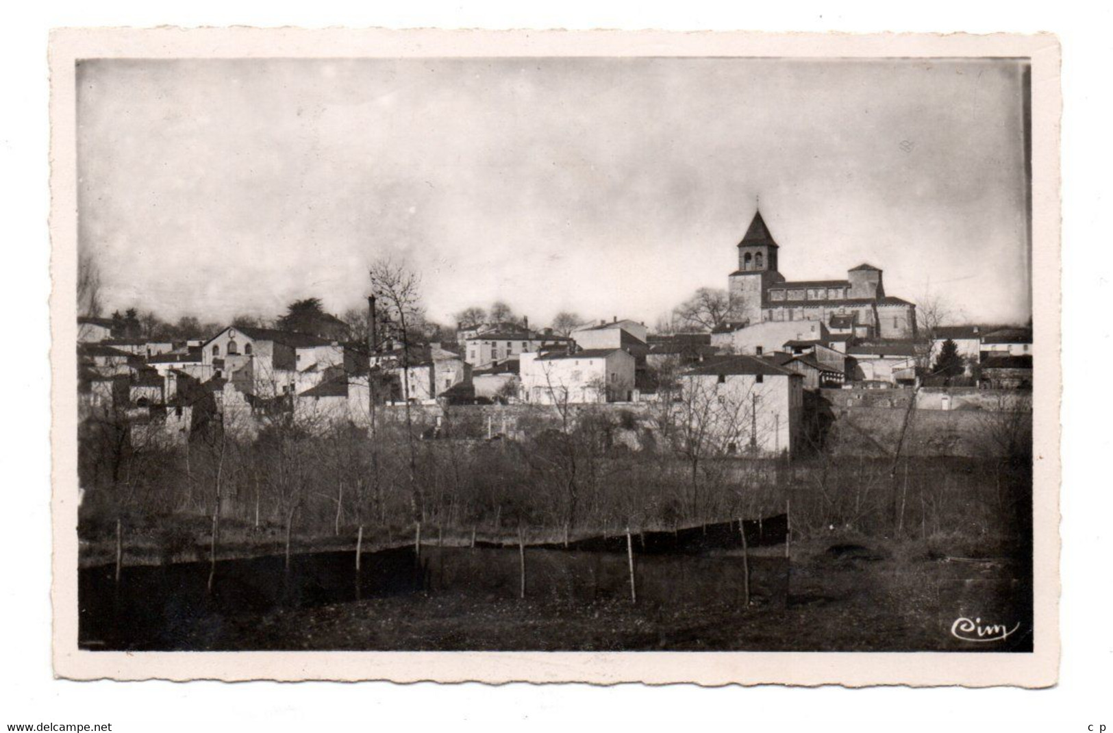 Pont Du Chateau - Vue Generale  Des Rues Des Basses  -  CPSM ° - Pont Du Chateau