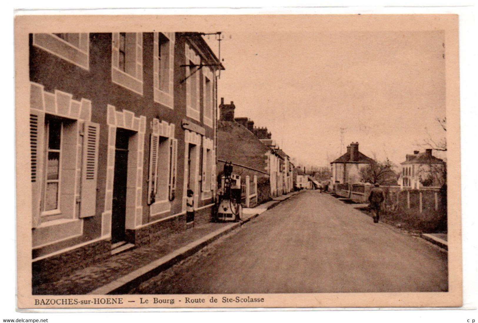 Bazoches Sur Hoene - Le Bourg - Route De Sainte Scolasse   -  Pompe A Essence - Station -  CPA ° - Bazoches Sur Hoene