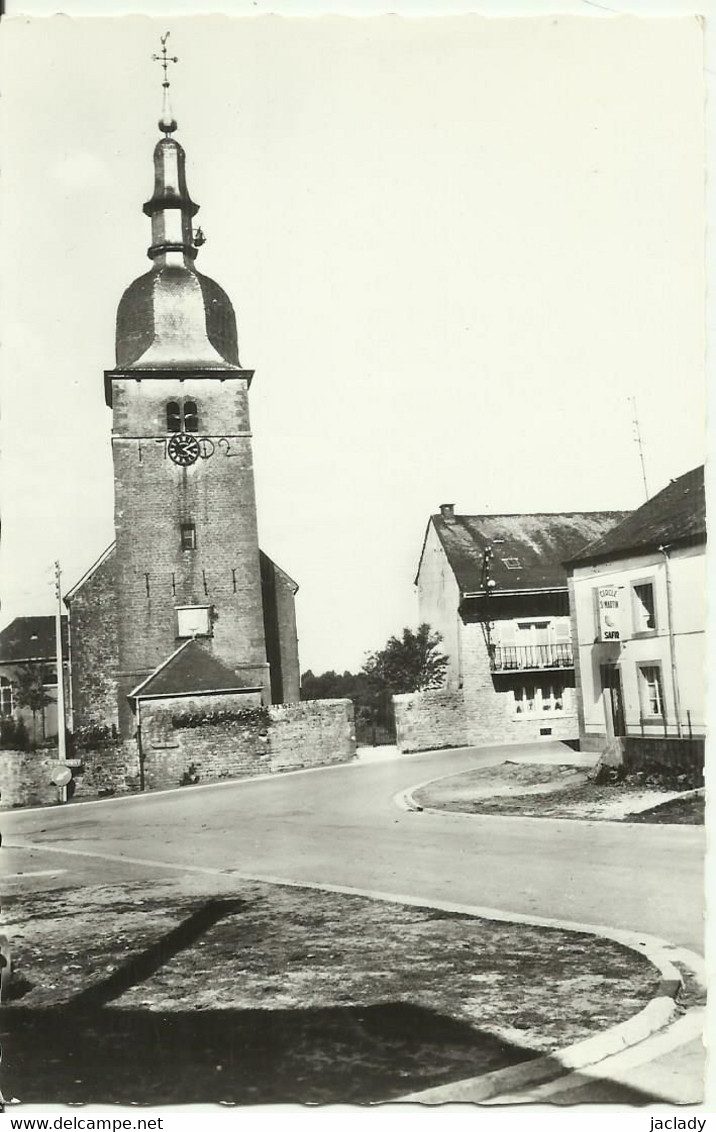 Chassepierre S/ Semois -- Place De L' Eglise.  (2 Scans) - Chassepierre