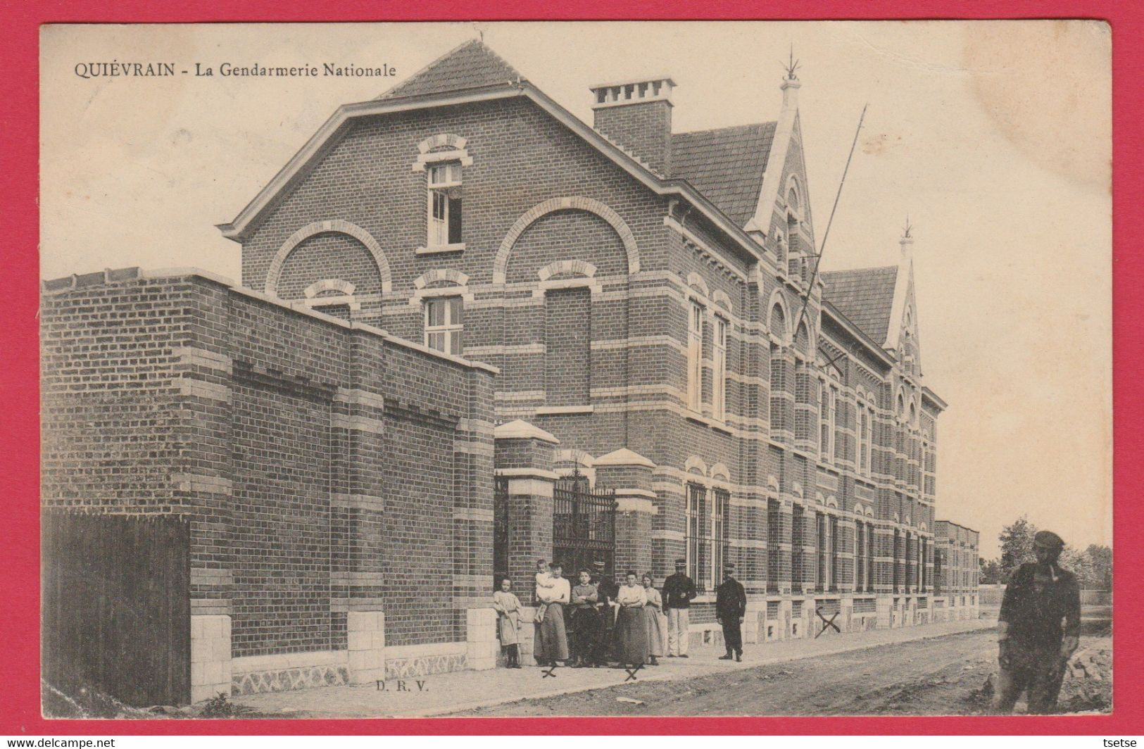 Quièvrain - La Gendarmerie Nationale ... Gendarmes Et Groupe De Femmes - 1908 ( Voir Verso ) - Quievrain