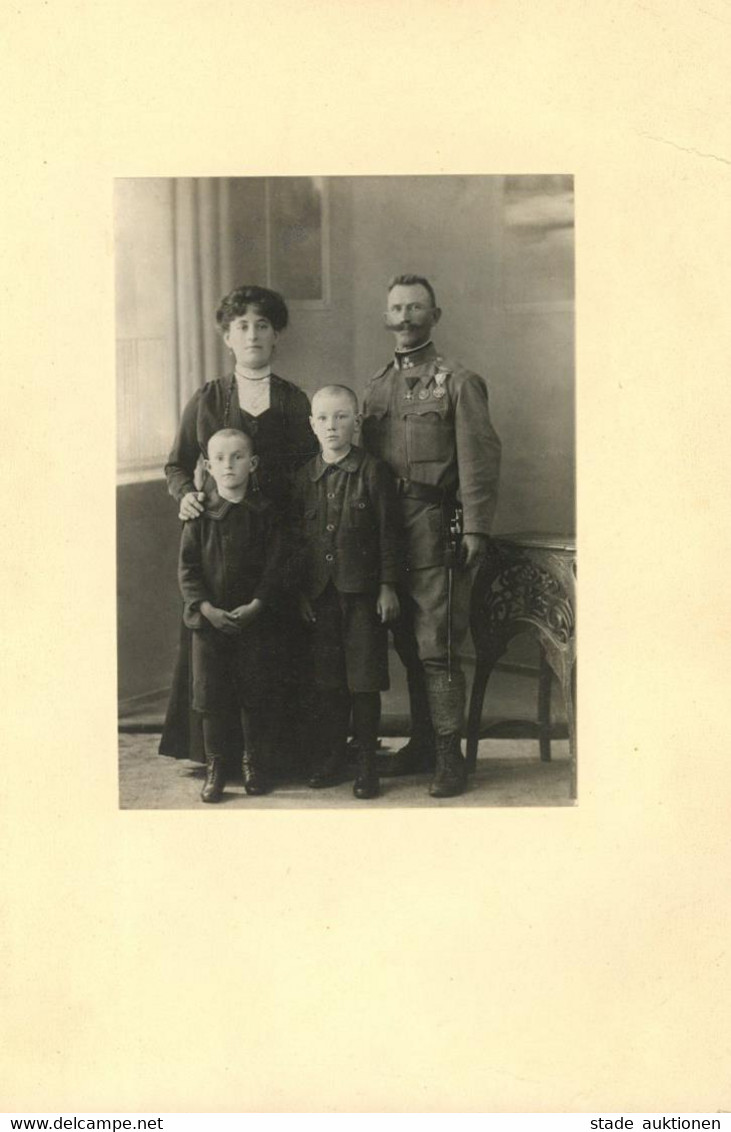 Militär Österreich Offizier Familienfoto Auf Karton 11,5 X 16 Cm I-II - Altri & Non Classificati