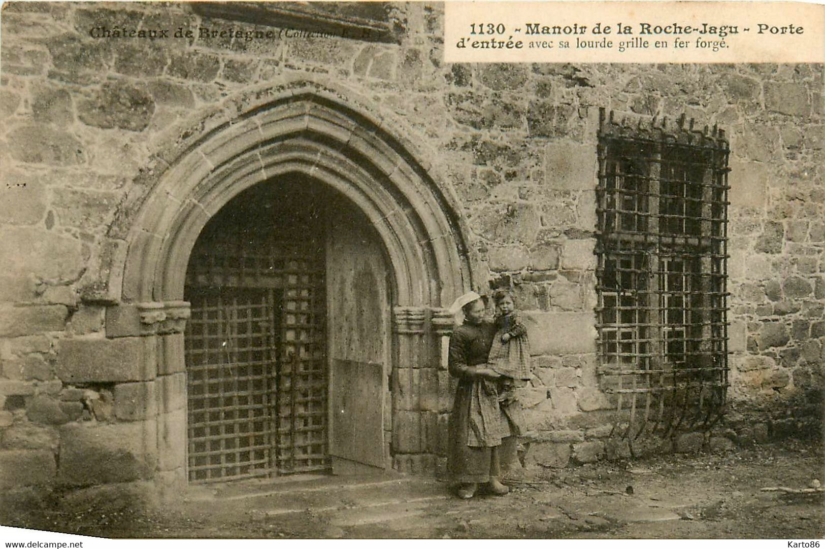 Ploëzal * Manoir De La Roche Jagu * La Porte D'entrée * Femme En Coiffe - Ploëzal