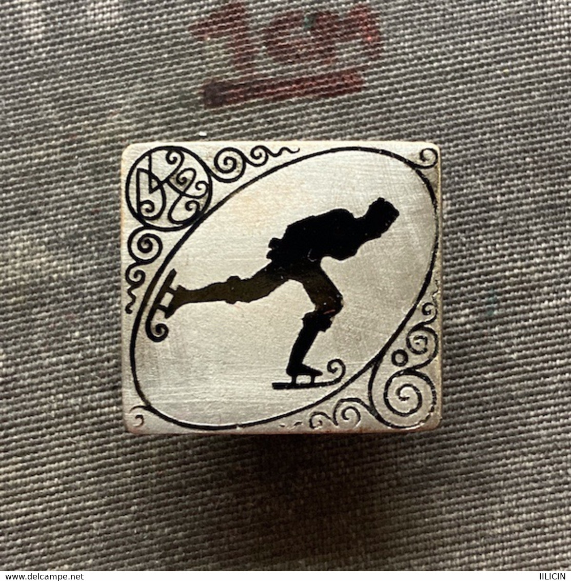 Badge Pin ZN009741 - Ice Skating Hockey Yugoslavia Croatia Hrvatska ZKD Zagrebacko Klizacko Drustvo 1918 - Patinage Artistique