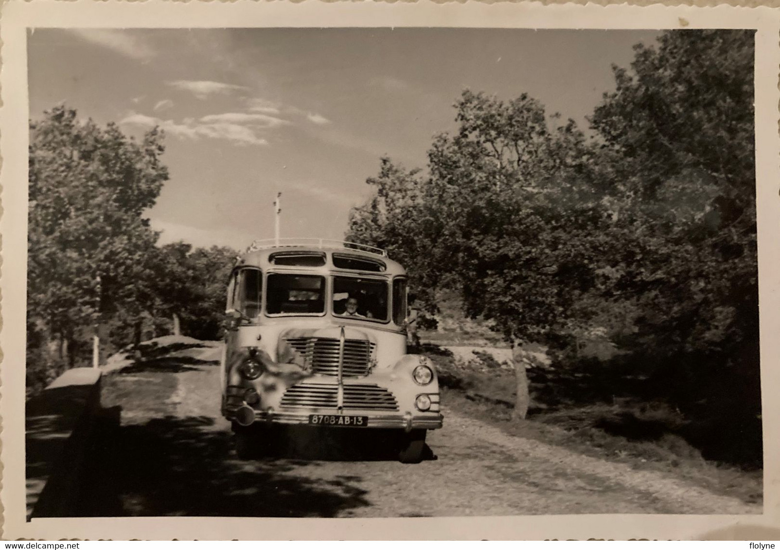 Valensole - Le Val D'asse - Belle Photo Ancienne - Autobus Bus Autocar Car Ancien De Marque ? - Otros & Sin Clasificación