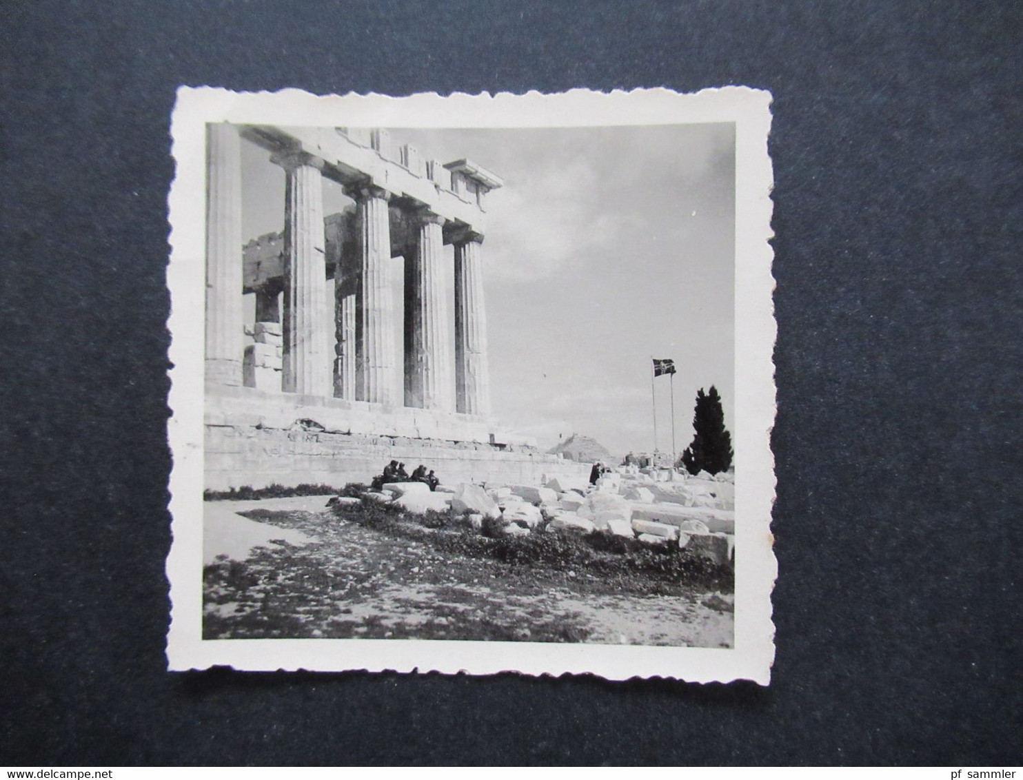 3.Reich 1941 / 44 Die Wehrmacht In Griechenland Soldaten Vor Der Akropolis Mit Hakenkreuzfahne Original Foto!! 6x6cm - War, Military