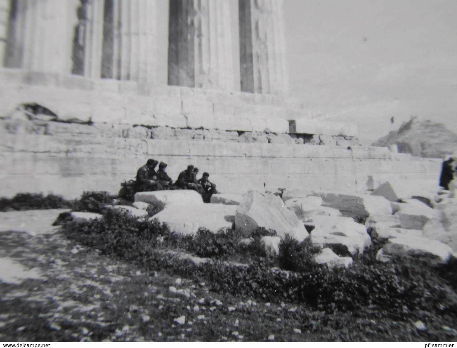 3.Reich 1941 / 44 Die Wehrmacht In Griechenland Soldaten Vor Der Akropolis Mit Hakenkreuzfahne Original Foto!! 6x6cm - War, Military