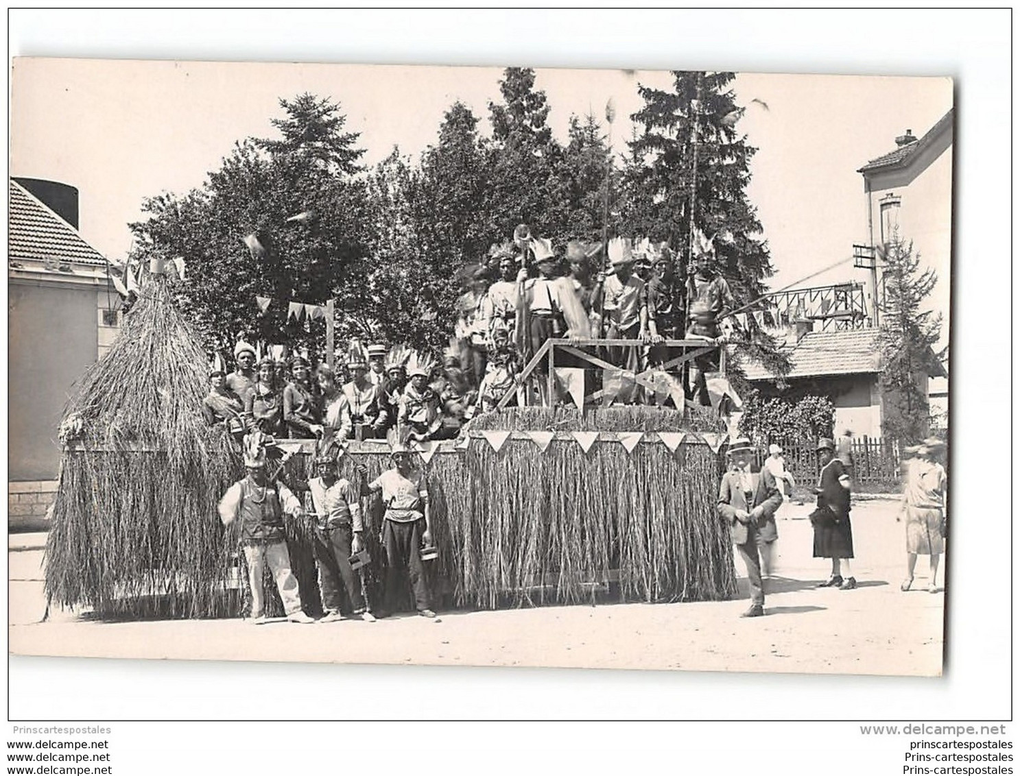 CPA 01  Carte Photo Oyonnax Fête Cavalcade Devant La Gare - Oyonnax