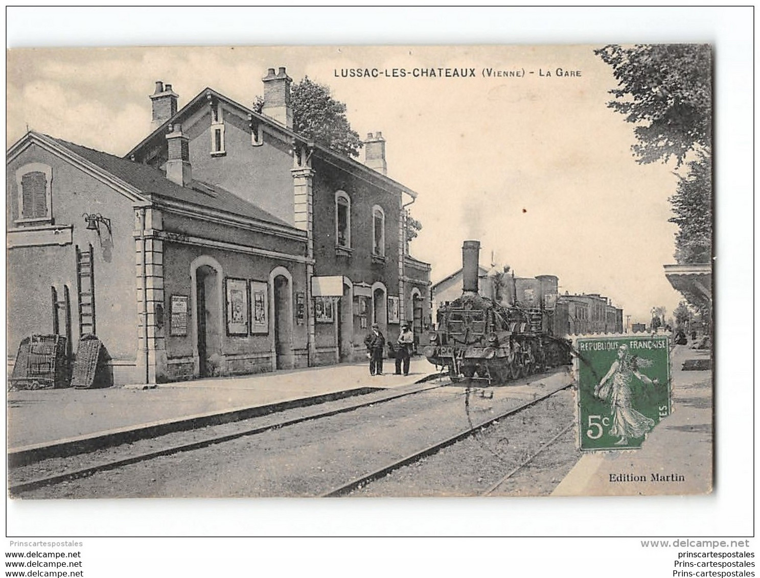 CPA 86 Lussac Les Chateaux La Gare Et Le Train - Lussac Les Chateaux