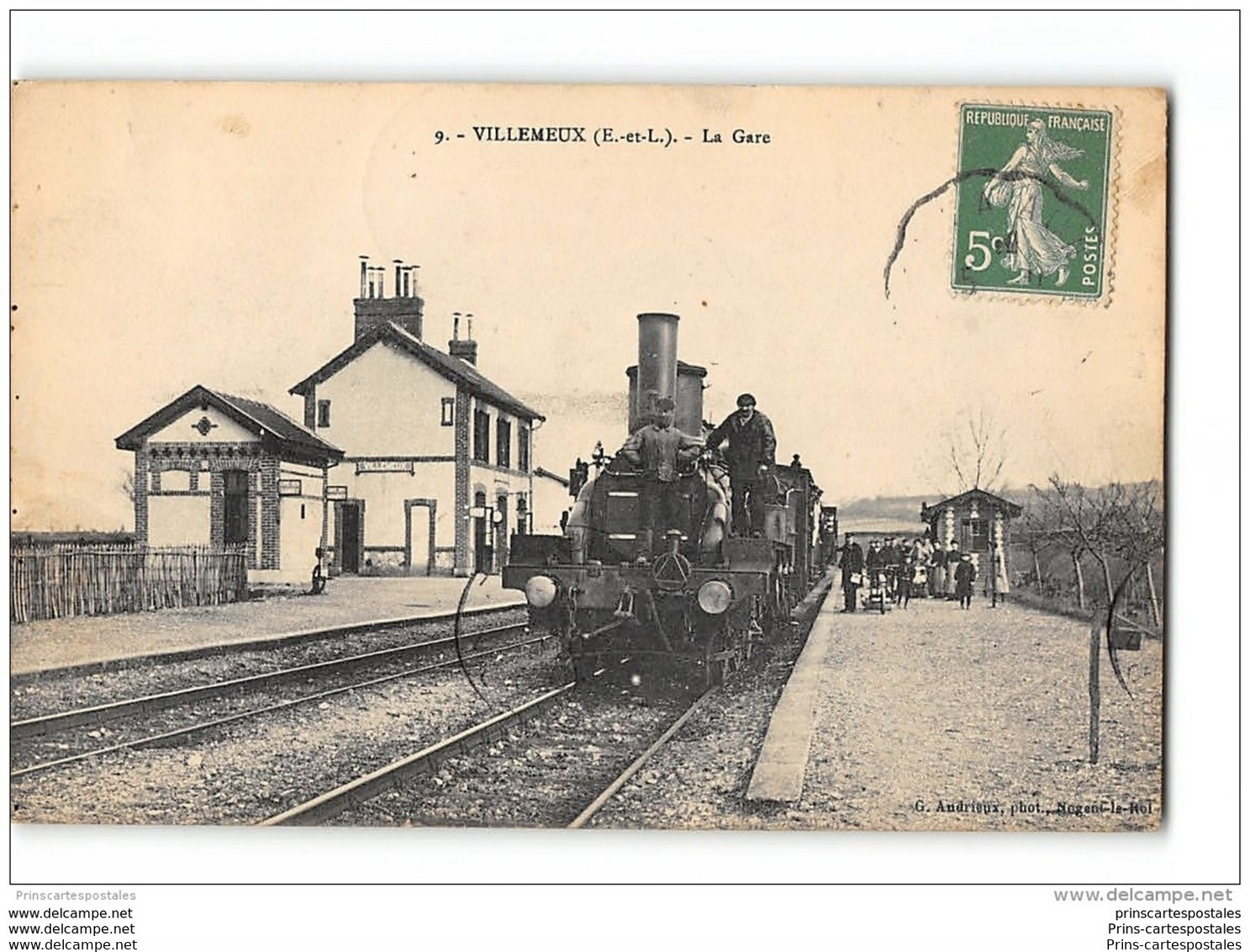 CPA 28 Villemeux La Gare Et Le Train - Villemeux-sur-Eure