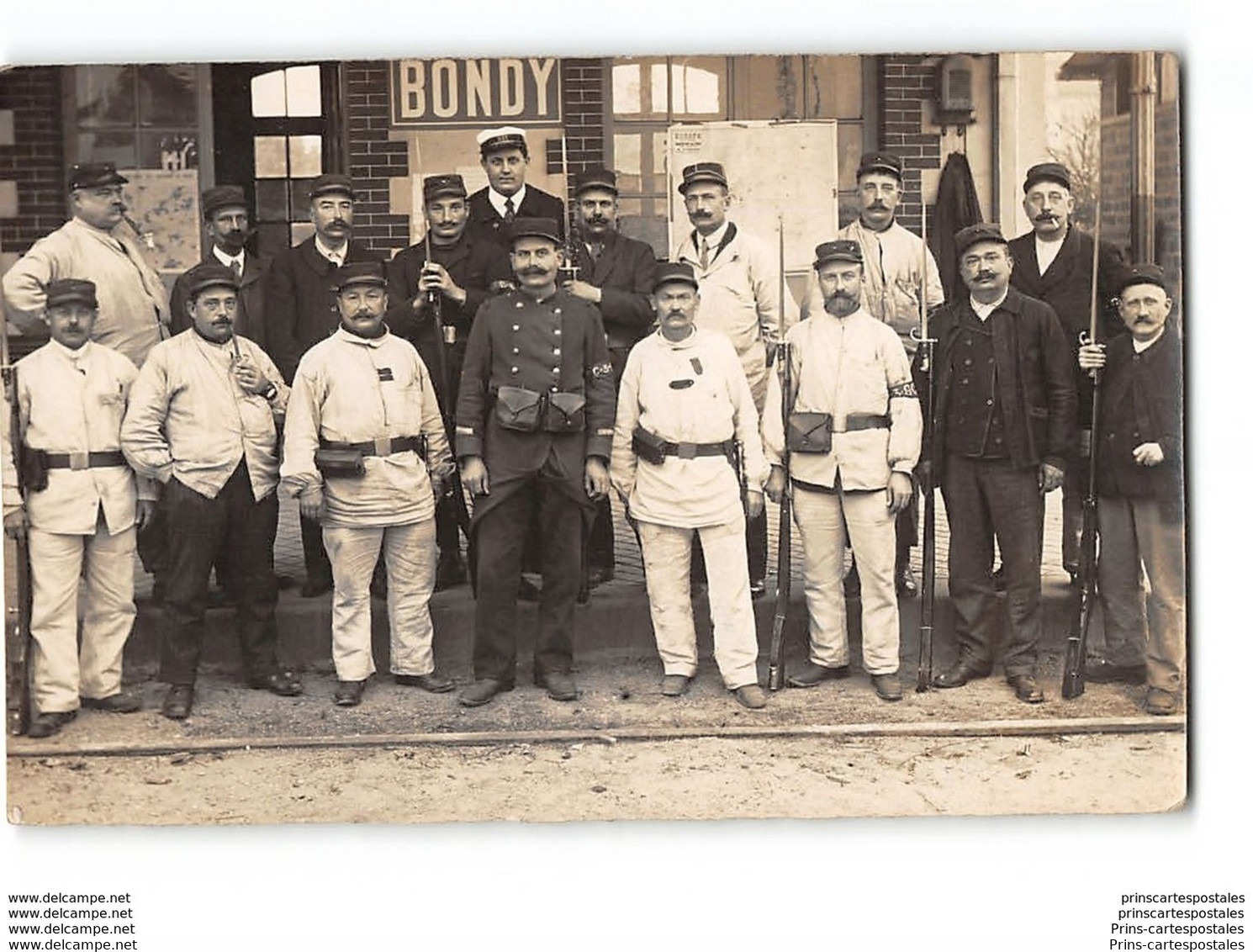 CPA 93 Carte Photo Bondy La Gare Et Les Militaires - Bondy