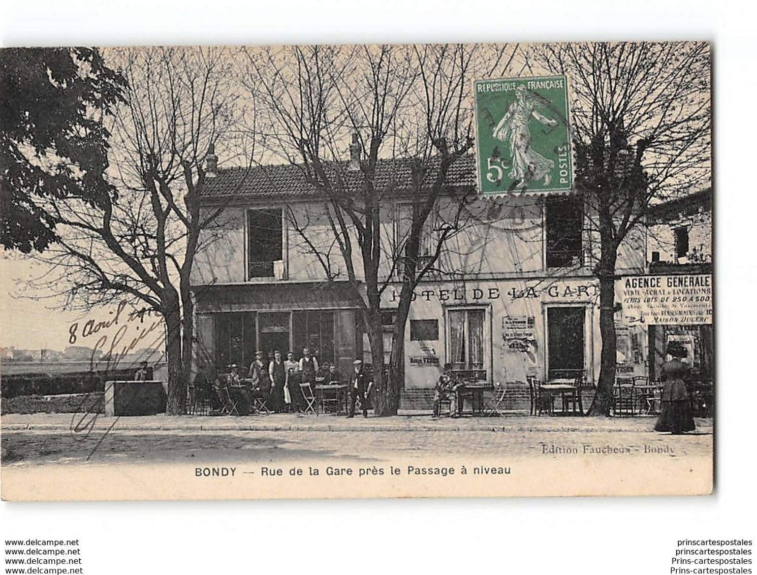 CPA 93 Bondy Rue De La Gare Et Le Passage à Niveau - Bondy