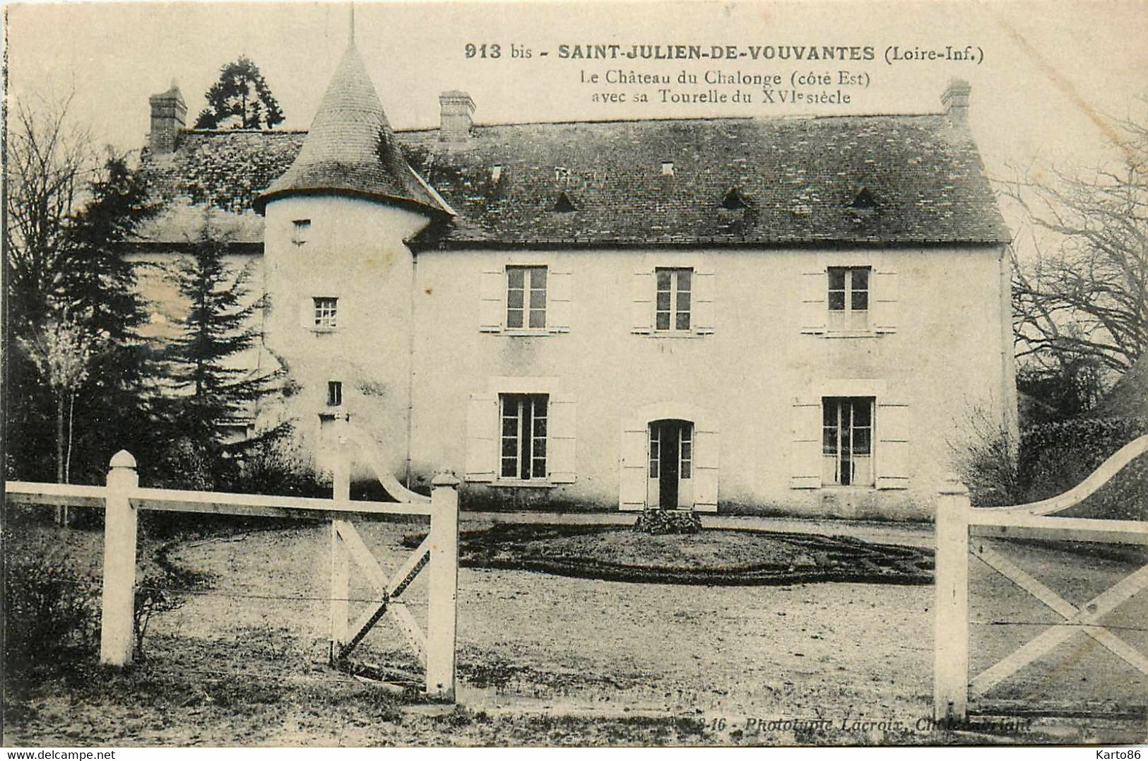 St Julien De Vouvantes * Vue Sur Le Château De Chalonge * Côté Est - Saint Julien De Vouvantes