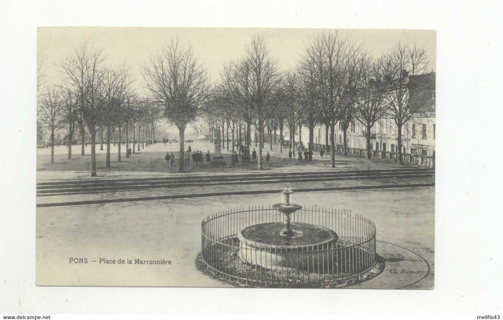 17/CPA A - Pons - Place De La Maronnière - Pons