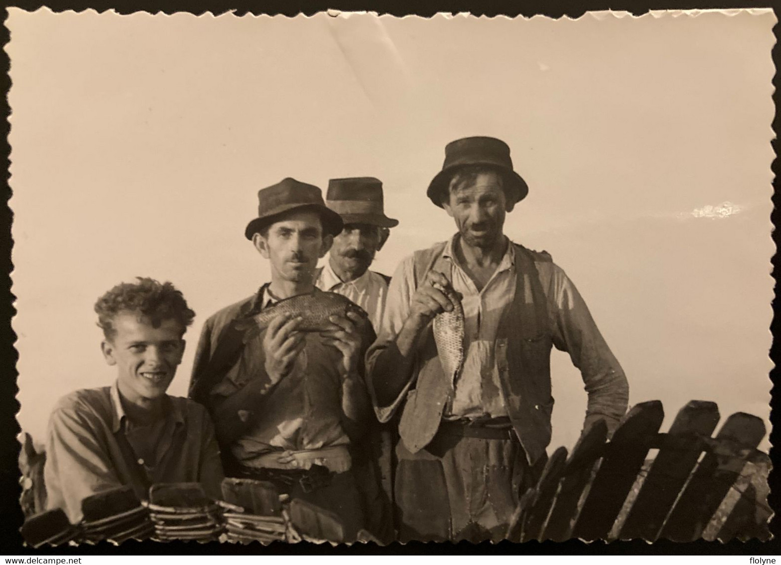 Thème Pêche - Photo Ancienne - Les Pêcheurs Et Leurs Prises - Sud De La France - Types Personnages - Pêche