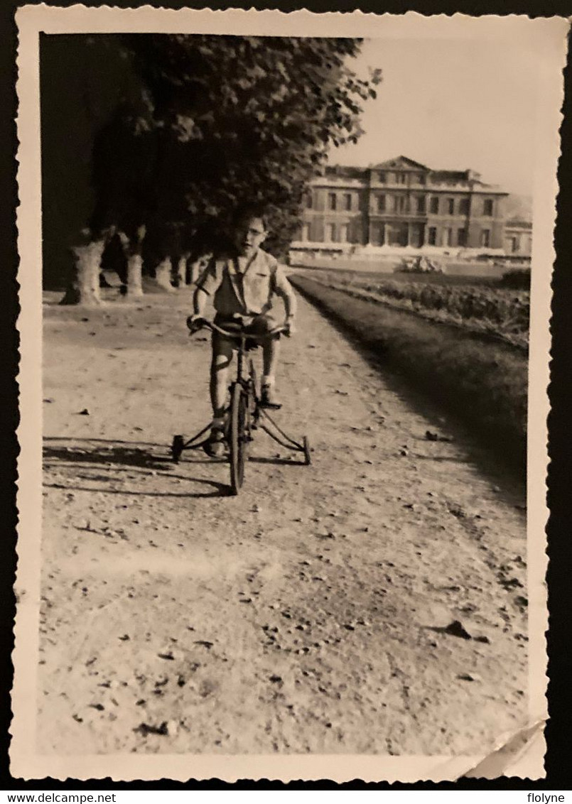 Jeux Jouets - Enfant Sur Son Tricycle - 2 Belles Photos Anciennes - Vélo Bicyclette - Spielzeug & Spiele