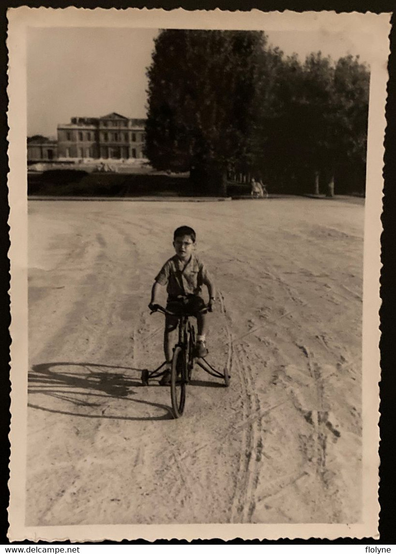 Jeux Jouets - Enfant Sur Son Tricycle - 2 Belles Photos Anciennes - Vélo Bicyclette - Spielzeug & Spiele