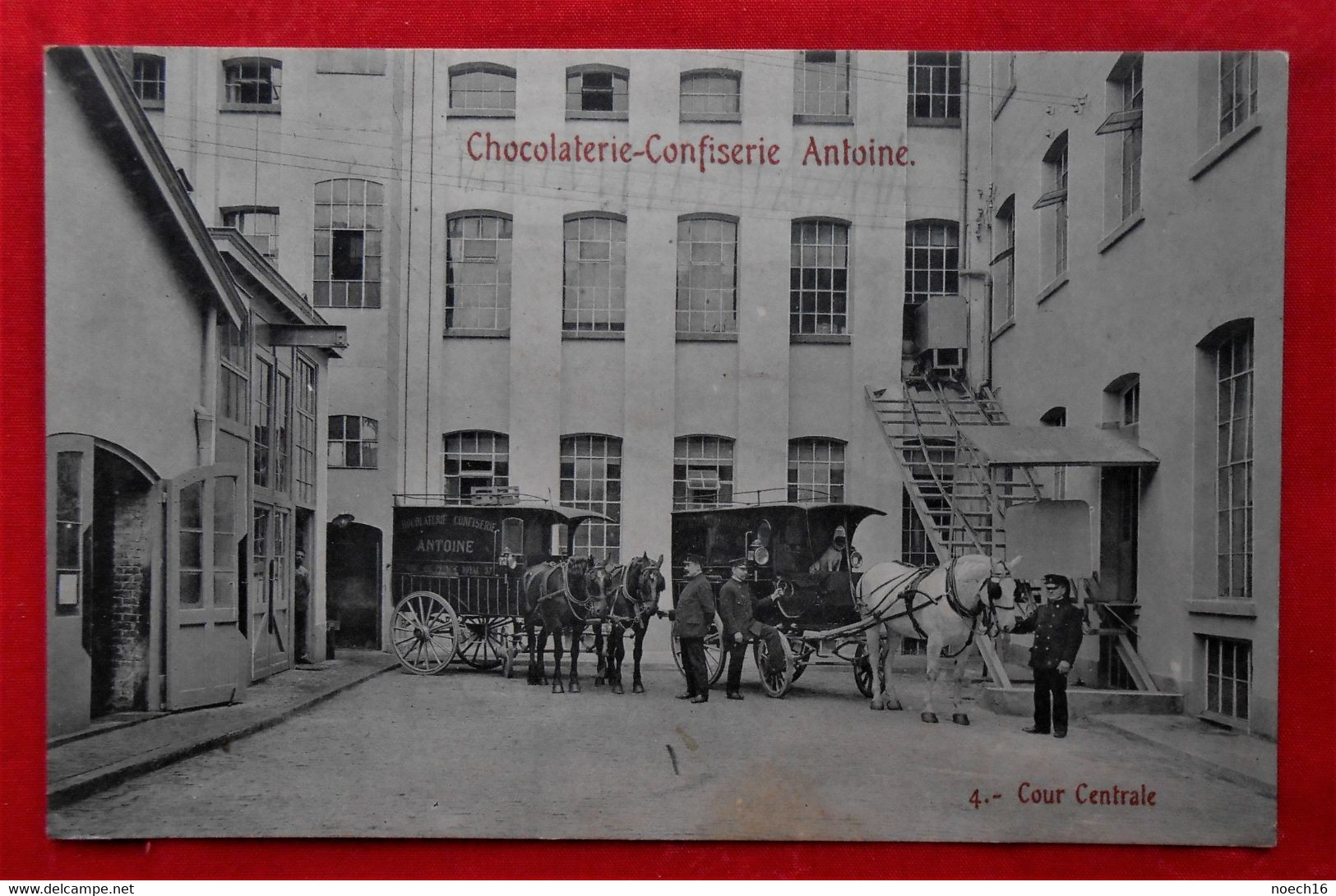 CPA Chocolaterie-Confiserie Antoine/ Cour Centrale/ Attelages - Petits Métiers