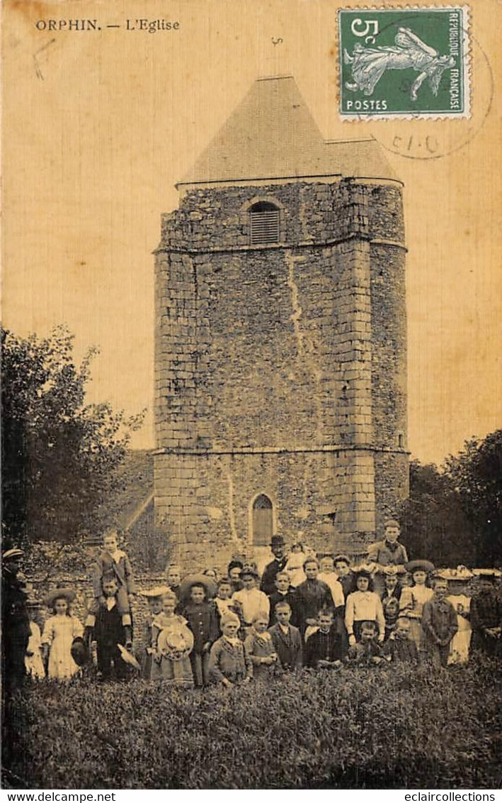 Orphin             78         Groupe Devant Le Château.     Toilée Colorée        (Voir Scan) - Autres & Non Classés