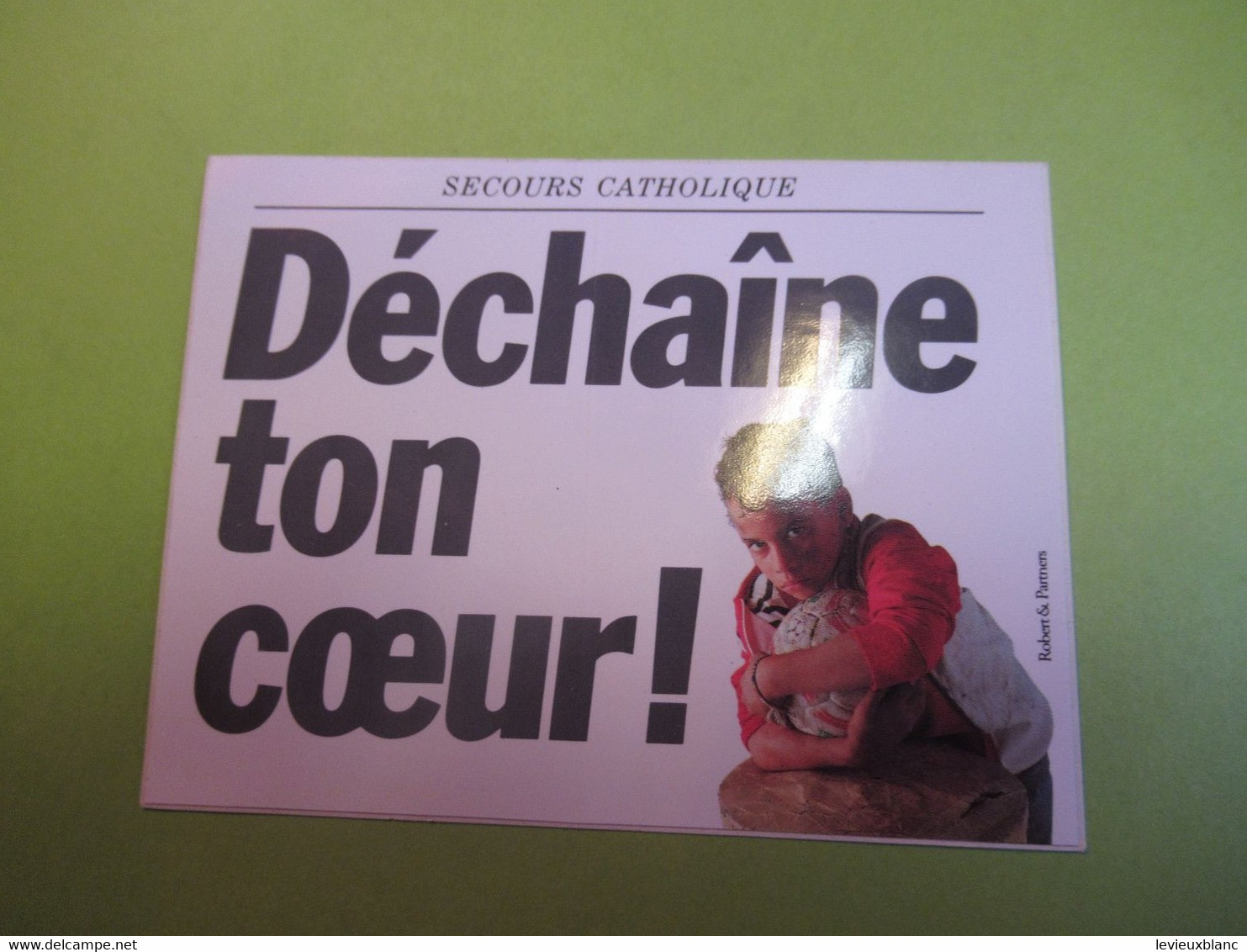 Auto-collant Ancien/Association D'entraide/ SECOURS CATHOLIQUE/Déchaîne Ton Cœur /années 1990  ACOL134 - Autocollants