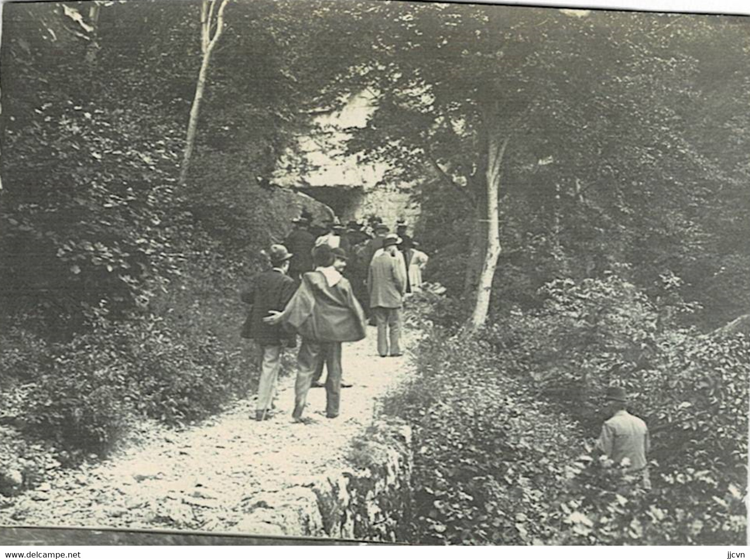 38 : Sassenage - Arrivée Aux Cuves De Sassenage - Très Belle Photo Animée(8,5cm X 6cm) -1898- (voir Scan) - Sassenage