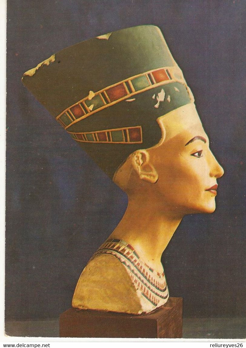 CPM, Egypte ,Painted Limestone Bust Of Queen Nefertiti - Musées