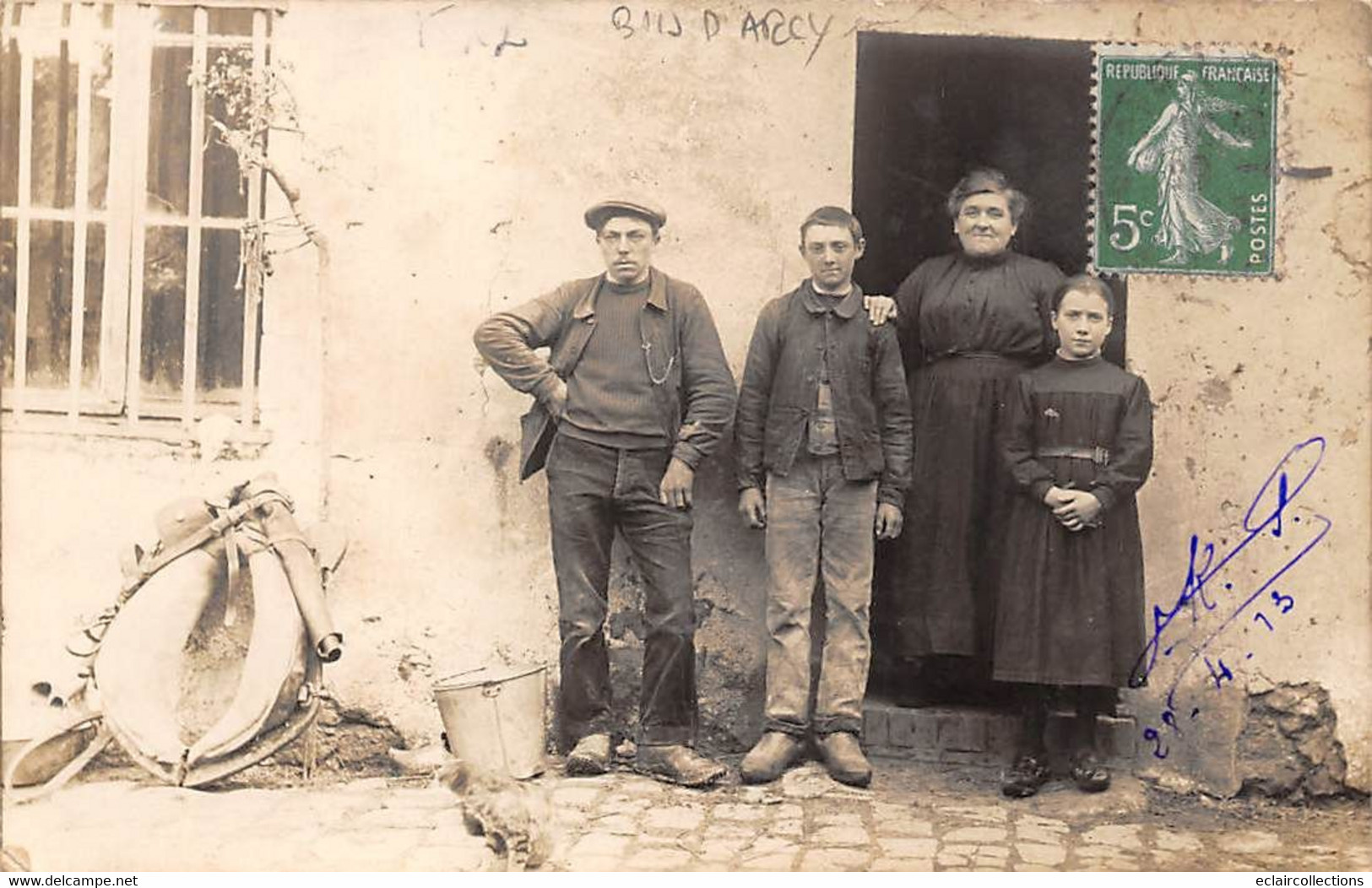 Bois D'Arcy      78        Famille Sur Le Pas De Sa Maison.  Carte Photo D'amateur           (voir Scan) - Bois D'Arcy