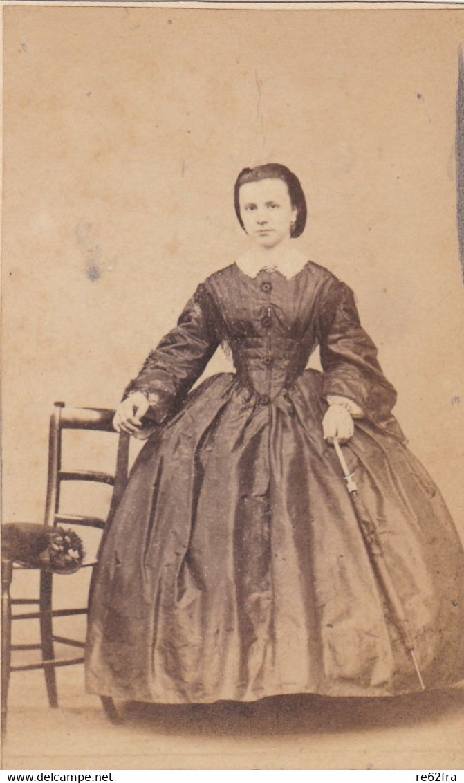 Photo Foto - Formato CDV - Donna Con Ombrello Chiuso - Years '1860 - - Oud (voor 1900)