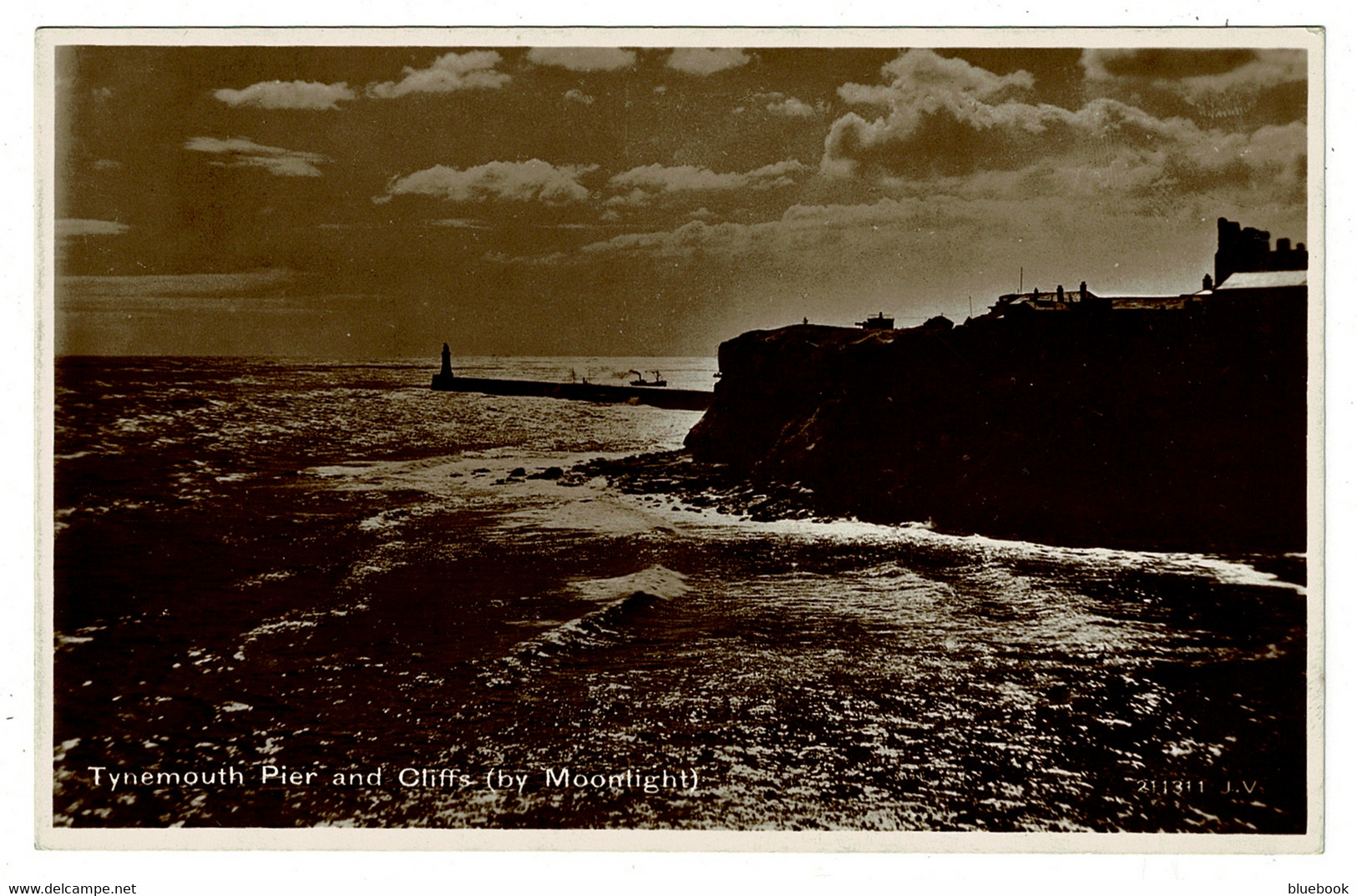 Ref 1433 - Real Photo Postcard - Tynemouth Pier & Lighthouse By Moonlight - Northumbria - Lighthouses