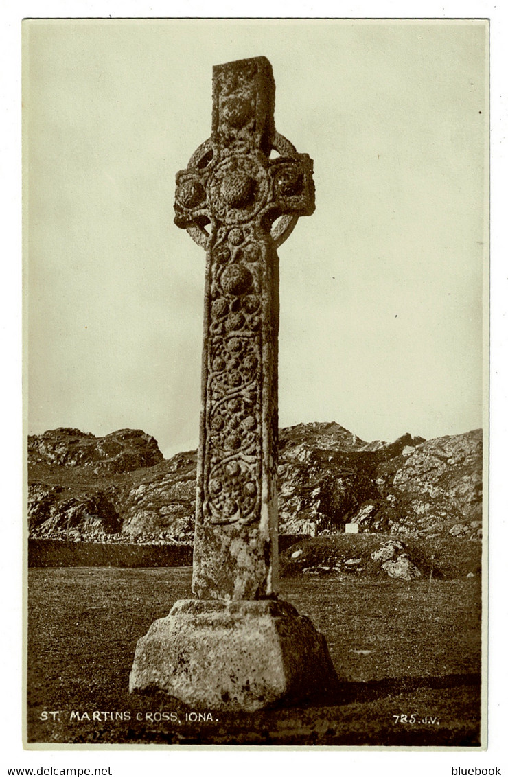 Ref 1436 - Early Real Photo Photo Postcard - St Martins Cross - Island Of Iona Scotland - Argyllshire