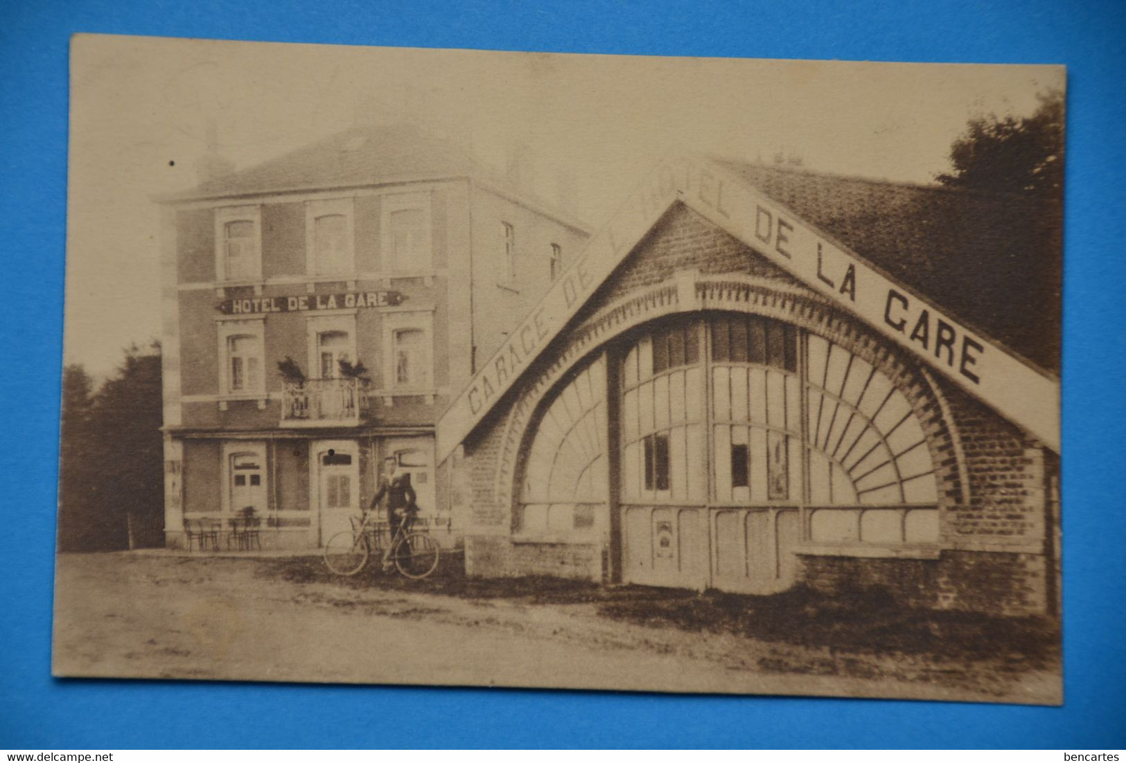 Gouvy 1929: L'hôtel De La Gare Et Le Garage De L'hôtel Animée - Gouvy
