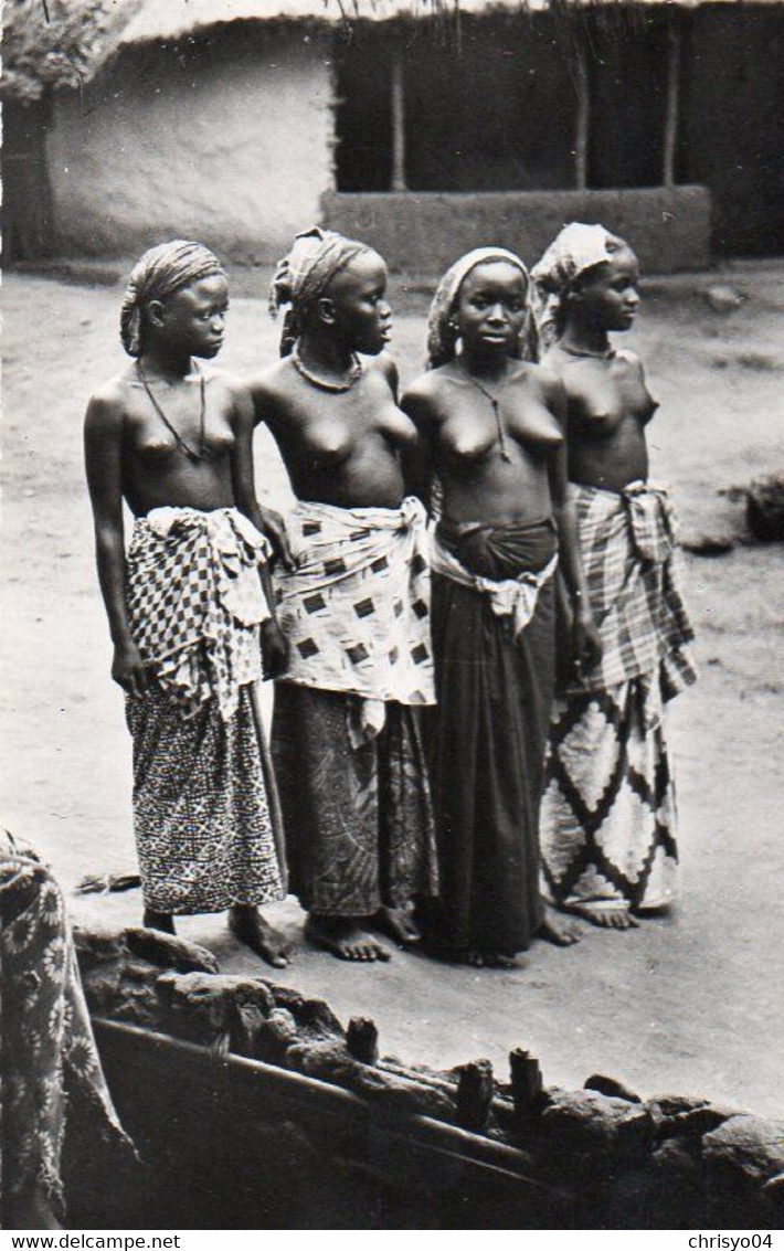 V12 65Sb  Guinée Jeunes Filles De Boffa Seins Nus Coiffes Pagnes - French Guinea