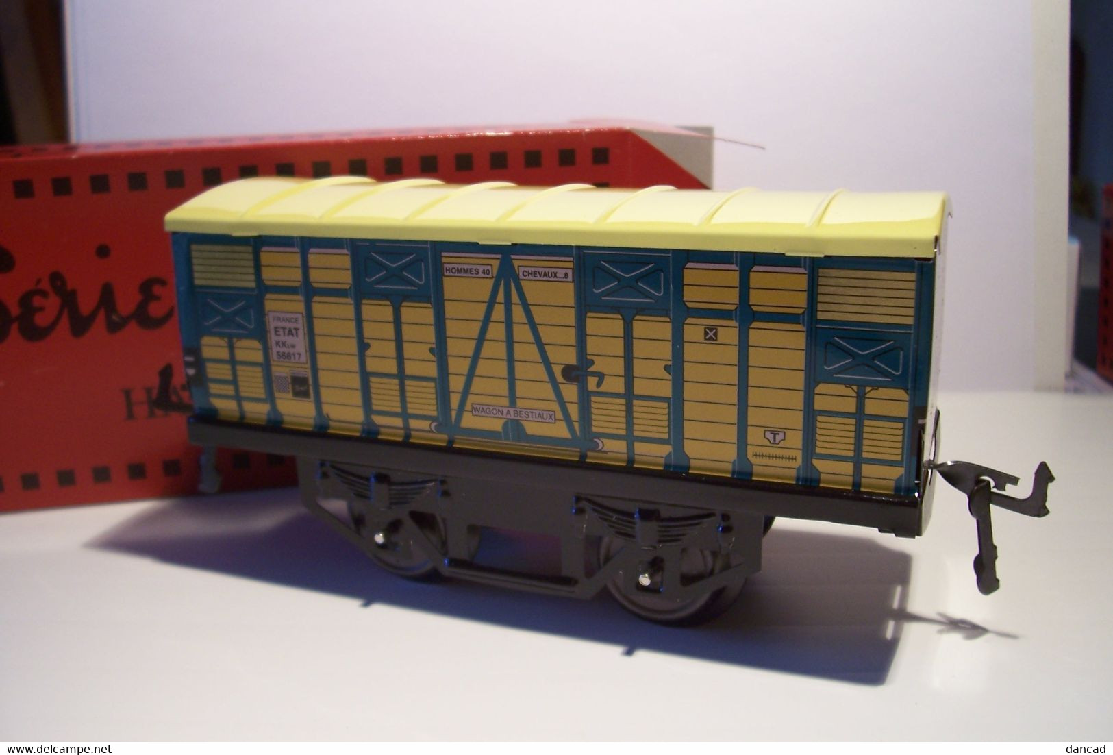 TRAIN - S.N.C.F.  - SERIE  HORNBY -WAGON A BESTIAUX - HACHETTE - ( Fabriquée En France ) - Neuve - Goederenwagons