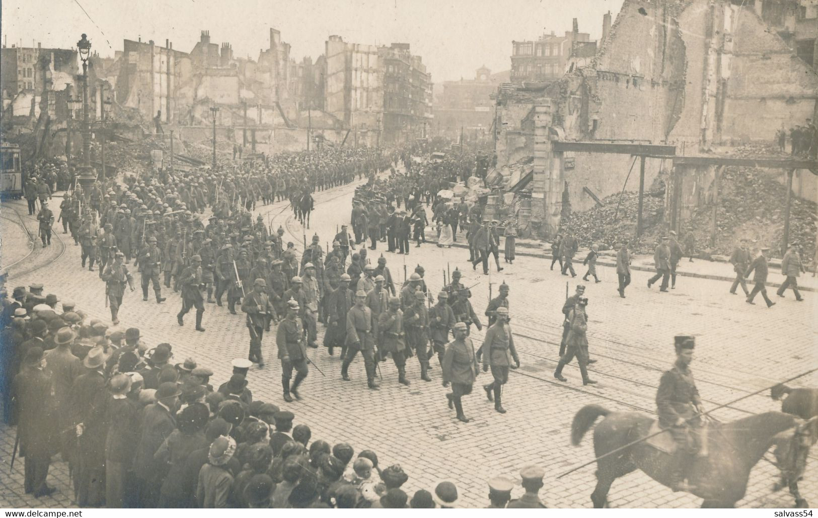 59) LILLE - Carte-Photo : Défilé Militaires Rue De La Gare - Prisonniers - Guerre De 1914/18  1.WK - WW1 - Lille