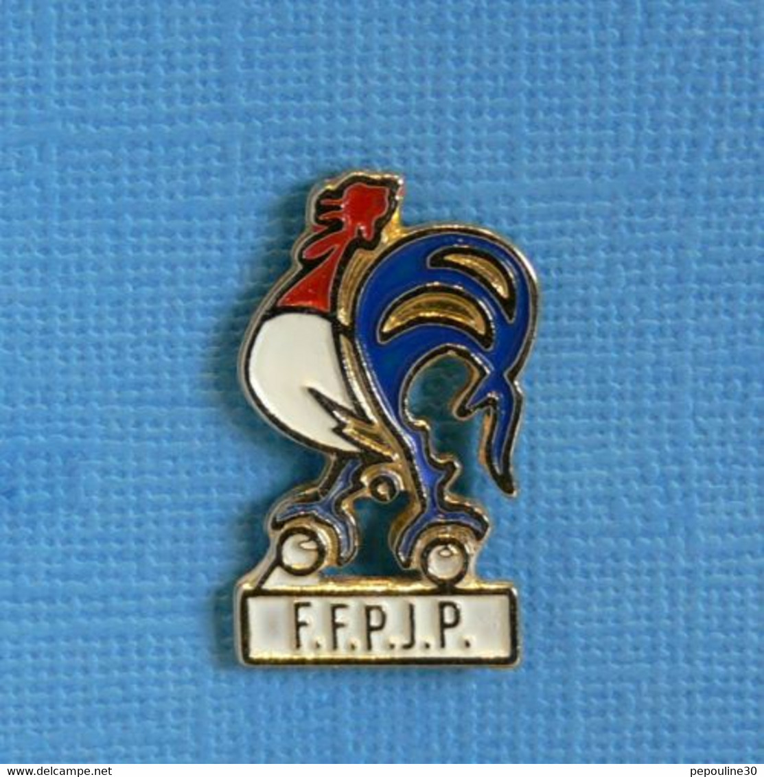 1 PIN'S //  ** COQ SPORTIF F.F.P.J.P. / FÉDÉRATION FRANÇAISE DE PÉTANQUE ET JEU PROVENÇAL ** - Pétanque