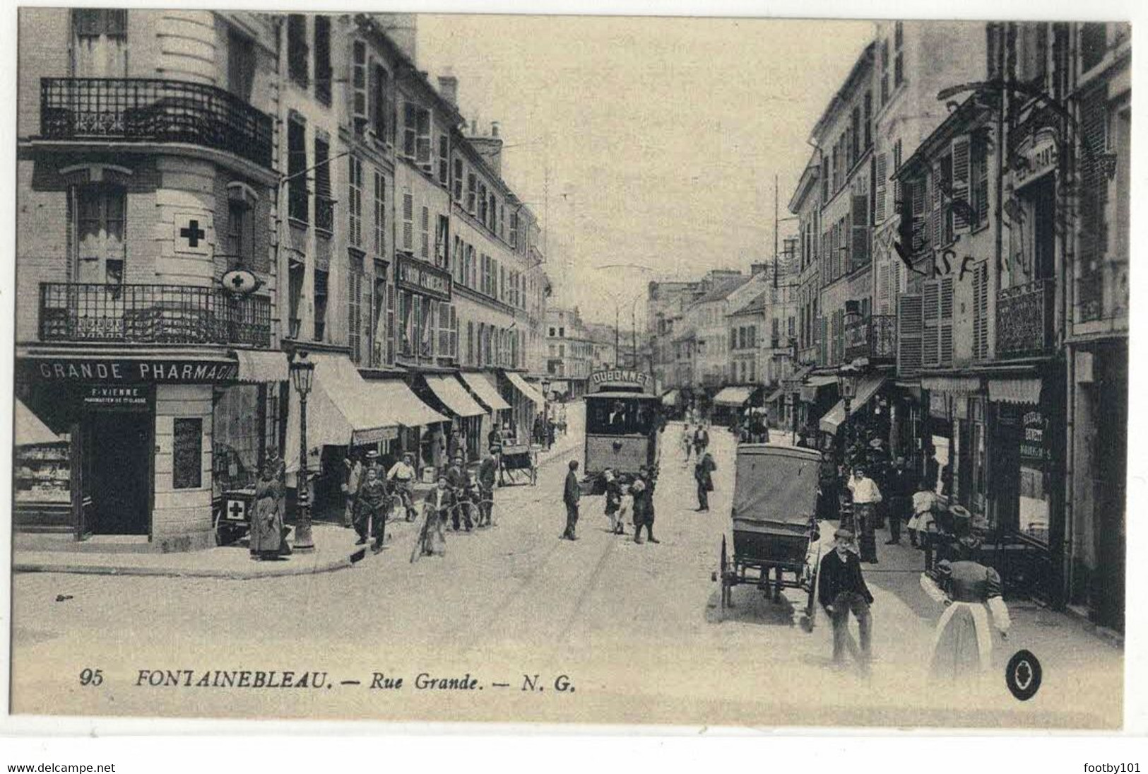 CPA   FONTAINEBLEAU   Rue Grande   N° 95 - Fontainebleau