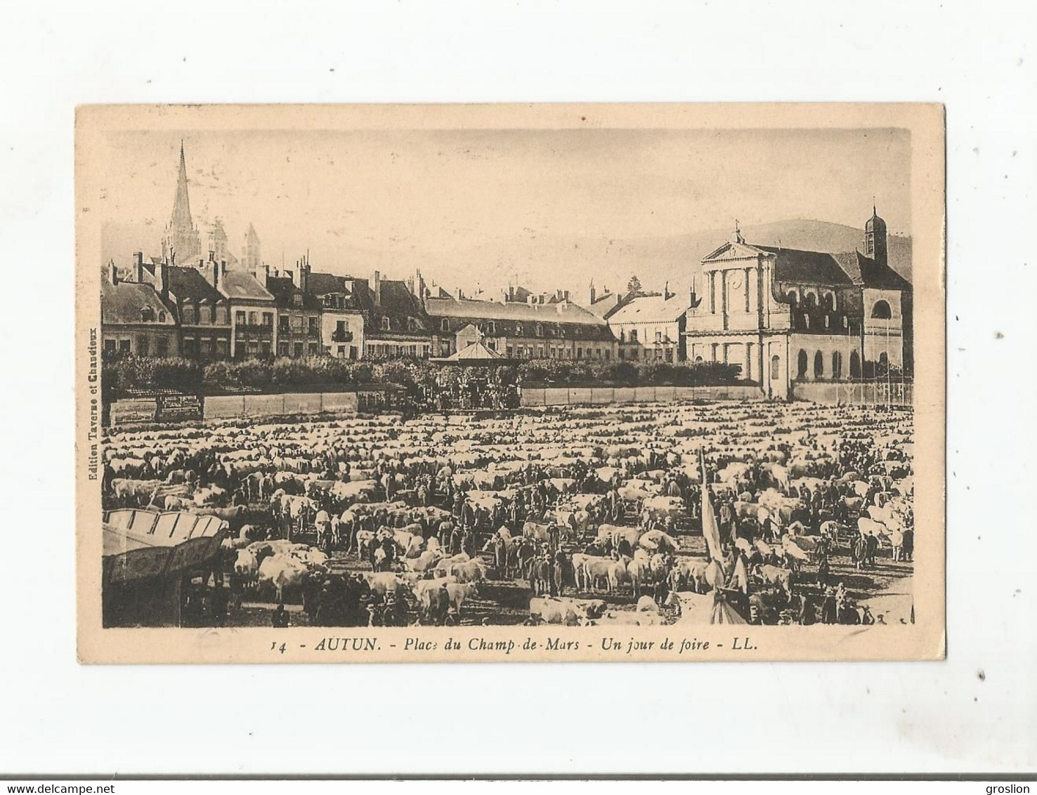 AUTUN 14 PLACE DU CHAMP DE MARS UN JOUR DE FOIRE (MARCHE AUX BOEUFS) 1932 - Autun