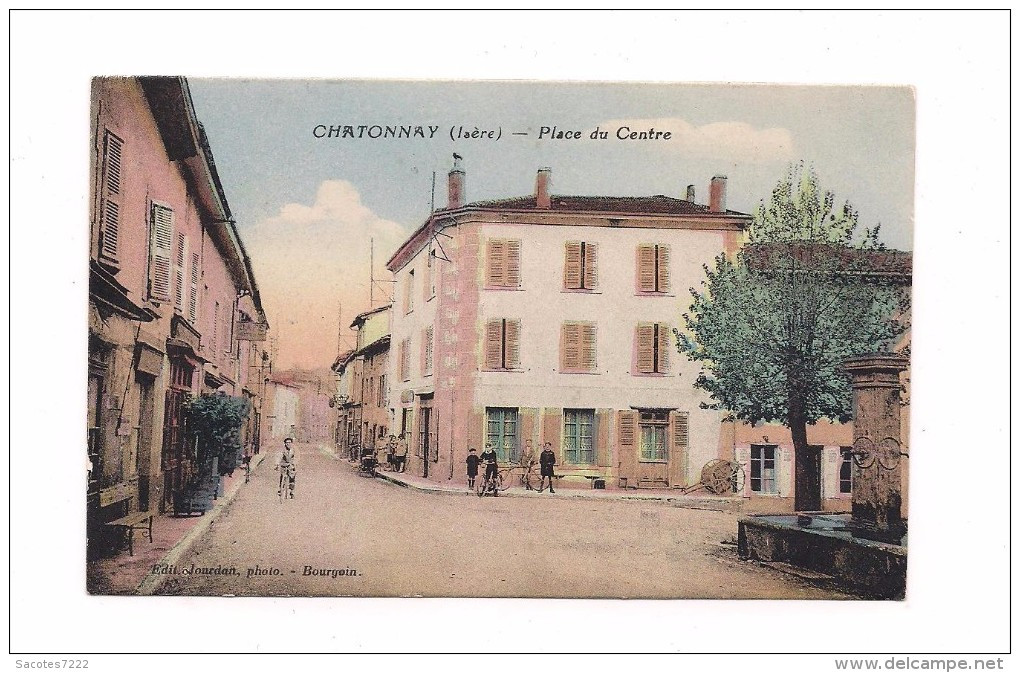 CHATONNAY Place Du Centre - - Châtonnay