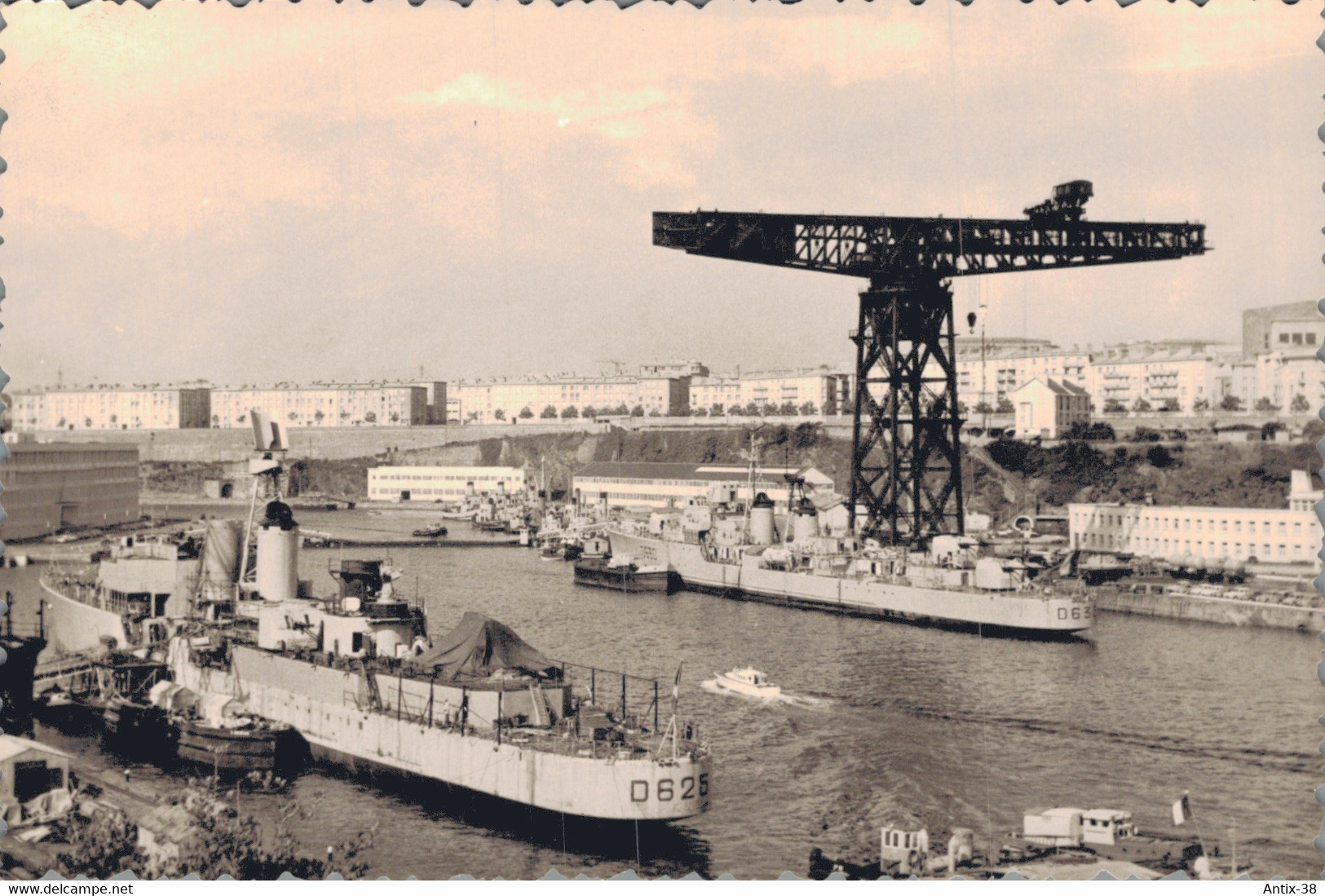 K1 - Photo - Lot De Six Photos - Vue De Brest Et De L'Arsenal - Porte Avion Foch - 1962 - Places