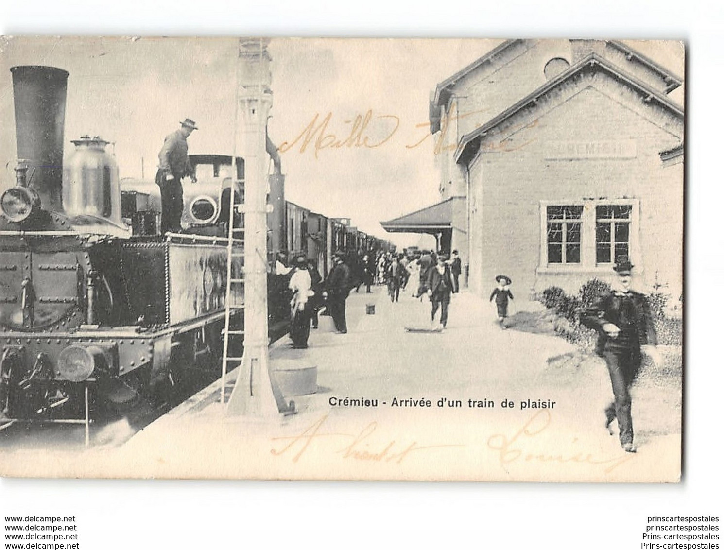 CPA 38 Cremieu La Gare Et Le Train Ligne De Lyon St Genix - Crémieu