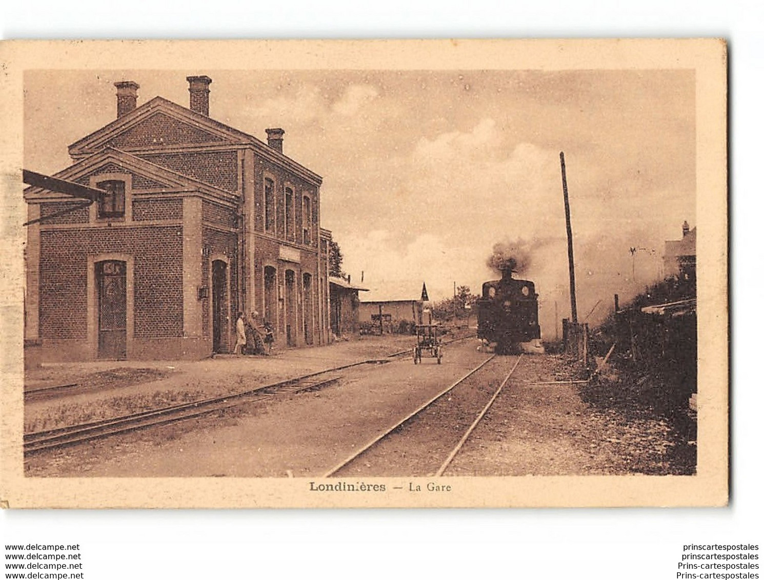 CPA 76 Londinieres La Gare Et Le Train Tramway - Londinières